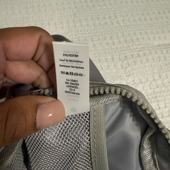 Lululemon Athletica Gray Belt Bag with Adjustable Strap - Picture 6 of 11